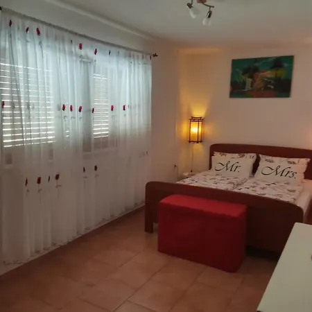 Apartment Aja *