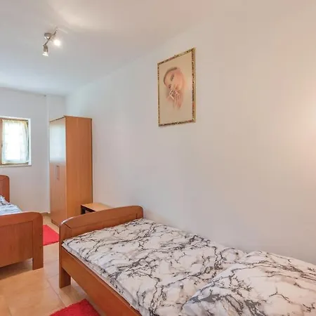 Apartment Aja *