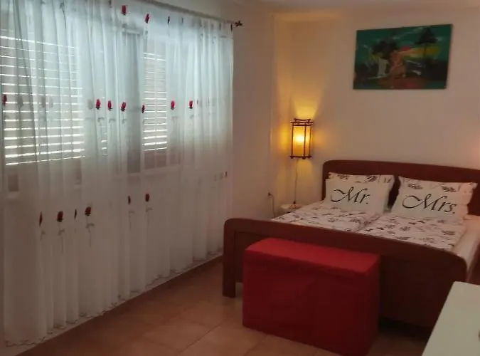 Apartment Aja *