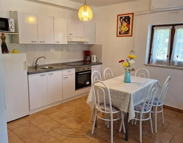 Apartment Aja *
