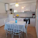 Aja شقة Kaštelir